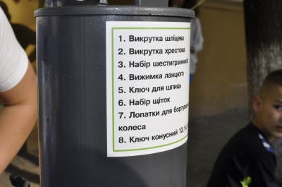 «Дуже багато інструментів!»: у Чернівцях відкрили технічну станцію для ремонту велосипедів (ФОТО)