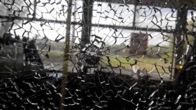 Невідомі у Харкові обстріляли тролейбус