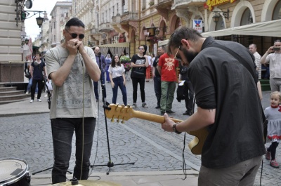 У Чернівцях сьогодні лунають рок, хіп-хоп та класика (ФОТО, ВІДЕО)