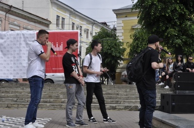 У Чернівцях сьогодні лунають рок, хіп-хоп та класика (ФОТО, ВІДЕО)