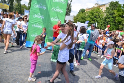 У Чернівцях сотні дітей бігли напівмарафон (ФОТО)