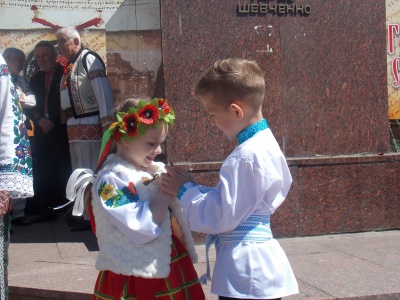 Тараса Шевченка вшанували буковинці на Центральній площі в Чернівцях (ФОТО)