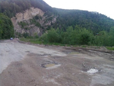 Чернівецька область надасть бригадам Прикарпаття 400 тонн гравію на ремонт дороги в горах