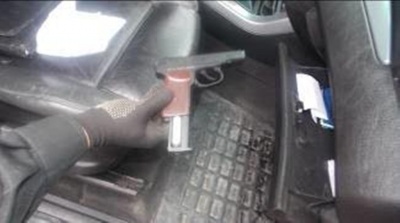 У Чернівецькій області прикордонники затримали румуна, який у машині ховав пістолет