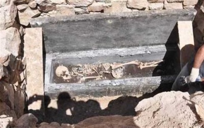 У Туреччині затримали чорних археологів, які продавали стародавню гробницю разом зі скелетом