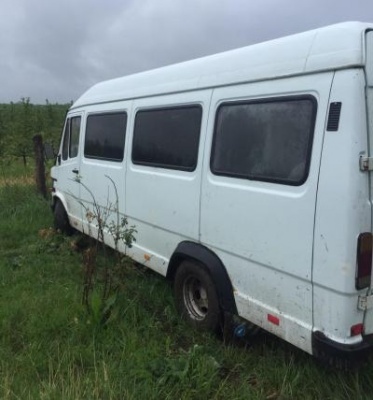 Прикордонники та полісмени на Буковині затримали викрадений мікроавтобус
