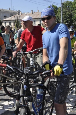 Понад півтисячі охочих взяли участь у велодні у Чернівцях (ФОТО)