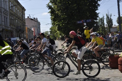 Понад півтисячі охочих взяли участь у велодні у Чернівцях (ФОТО)