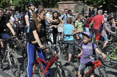 Понад півтисячі охочих взяли участь у велодні у Чернівцях (ФОТО)