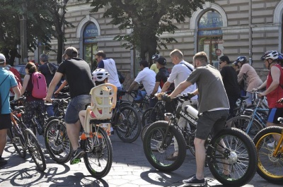 Понад півтисячі охочих взяли участь у велодні у Чернівцях (ФОТО)