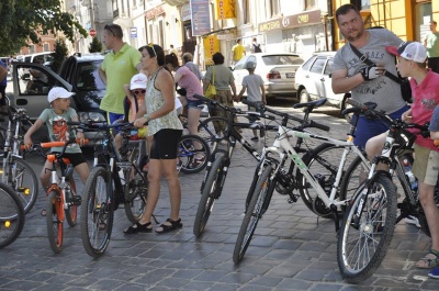 Понад півтисячі охочих взяли участь у велодні у Чернівцях (ФОТО)