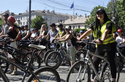 Понад півтисячі охочих взяли участь у велодні у Чернівцях (ФОТО)