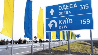 Стало відомо, де в Україні невдовзі з'являться платнi автомагiстралi