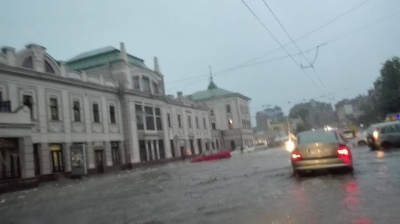 Злива затопила у Чернівцях залізничний вокзал (ФОТО)