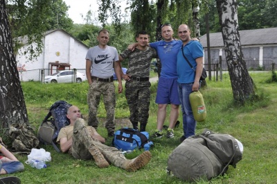 Із Чернівців на військові збори відправили майже 170 резервістів (ФОТО)