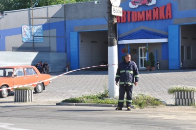 Розлив палива біля АЗС у Чернівцях ліквідували (ФОТО)