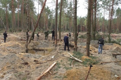 У Рівненській області нелегальні копачі бурштину побили поліцейських