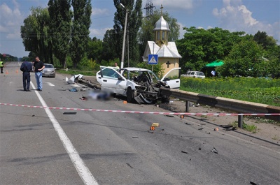 У поліції Буковини повідомили офіційну версію моторошної ДТП, в якій загинули троє осіб