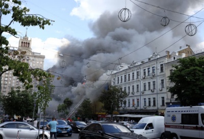 У Києві на Хрещатику масштабна пожежа