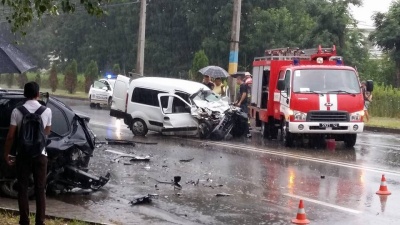 ДТП у Чернівцях, блискавка підпалила будинок і вручення медалей випускникам. Найголовніші новини Буковини за минулу добу