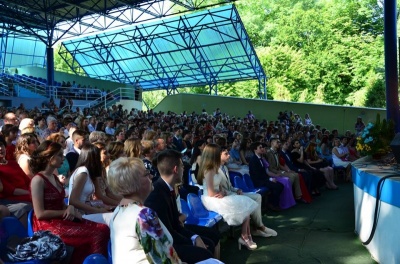 ДТП у Чернівцях, блискавка підпалила будинок і вручення медалей випускникам. Найголовніші новини Буковини за минулу добу