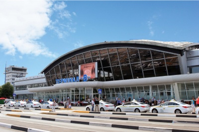 В аеропорту Бориспіль пасажири заблокували пункти прикордонного контролю