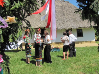 У Чернівцях на фестивалі справляли три весілля – українське, румунське та польське (ФОТО)