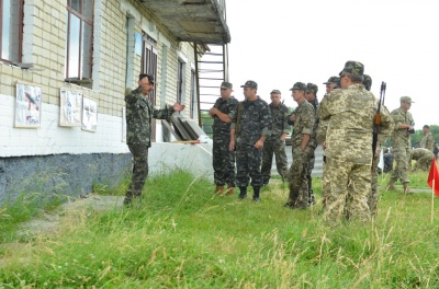 Військові навчання на Буковині: близько сотні добровольців проходять підготовку у складі підрозділу тероборони