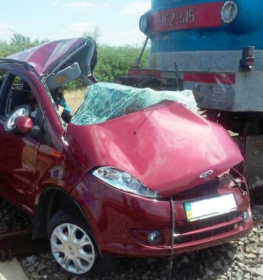 У Запорізькій області пасажирський потяг зіткнувся з автомобілем, троє загиблих