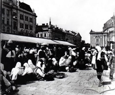 Про Чернівці в старих фото. Ринки. Частина ІІІ. Театральна площа. Новини читачів