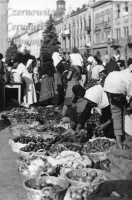 Про Чернівці в старих фото. Ринки. Частина ІІІ. Театральна площа. Новини читачів