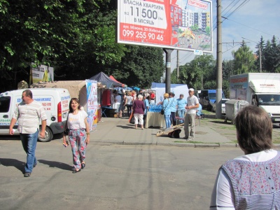 На Петрівському ярмарку продають картини за 2,5 тисячі (ФОТО)