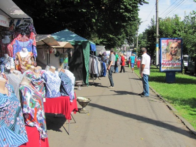 На Петрівському ярмарку продають картини за 2,5 тисячі (ФОТО)