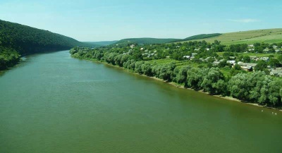 ДСНС попереджає про підйом води на Дністрі