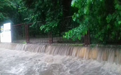 Штормове попередження: у міськраді Чернівців повідомили про можливий різкий підйом рівня води