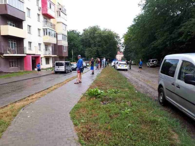 У Чернівцях загинув чоловік, випавши з вікна 7 поверху (ФОТО)