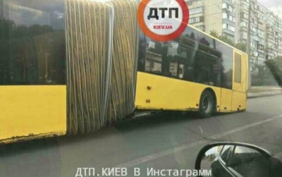 У Києві на ходу розвалився автобус