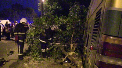 Рятувальники оприлюднили відео з місця трагічного ДТП у Чернівцях (ВІДЕО)