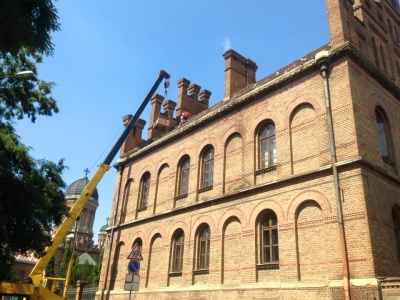 У Чернівцях реставрують дахове покриття головного корпусу ЧНУ