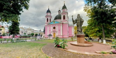 Цвіт акації, ДТП під Нацполіцією та нечесні опікуни. Найголовніші новини Буковини за минулу добу