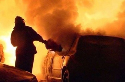 У Чернівцях засудили двох осіб, які підпалили авто у центрі міста