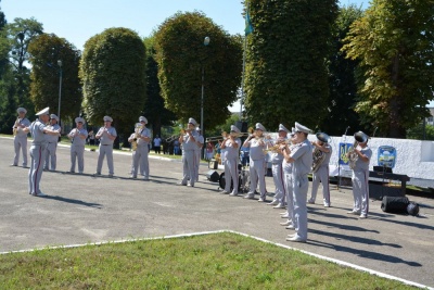 Мерія Чернівців нагородила десантників з нагоди їх професійного дня