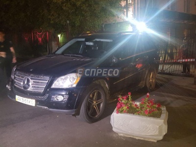 У Києві п’яний водій автомобілем протаранив ворота приватного підприємства