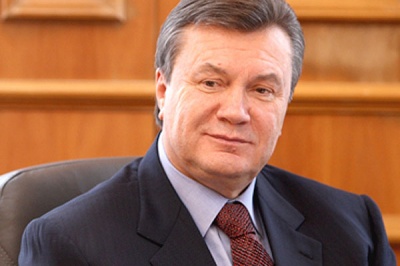 Цей день в історії: чому перше шампанське було схоже на бомбу і коли в Америці замовкли телефони