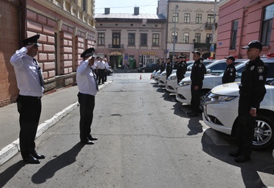 У Чернівцях патрульна поліція отримала від МВС 18 позашляховиків Mitsubishi Outlander