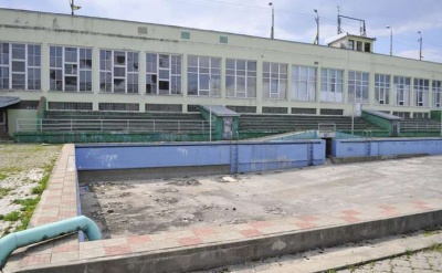 Чернівецька міськрада підтримала петицію щодо відновлення плавального басейну на стадіоні «Буковина»