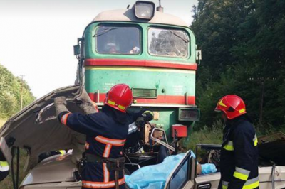 Жахлива аварія на Прикарпатті: «Жигулі» потрапили під потяг, загинули 4 осіб