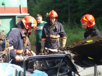 Жахлива аварія на Прикарпатті: «Жигулі» потрапили під потяг, загинули 4 осіб