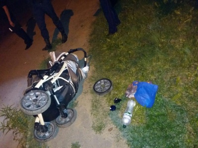 У Чернівцях легковик збив жінку з немовлям - водій втік з місця аварії. ОНОВЛЕНО
