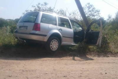 У Чернівцях «Фольксваген» врізався у стовп. Водій хотів утекти з місця ДТП, - очевидець